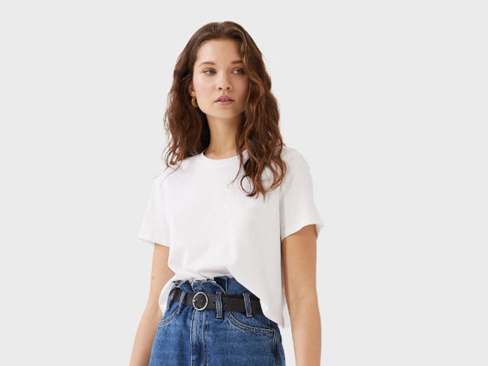 Camiseta blanca básica (Stradivarius, 5.99 euros)