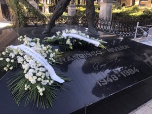 El panteón de Paquirri se llena de flores en el aniversario de su muerte