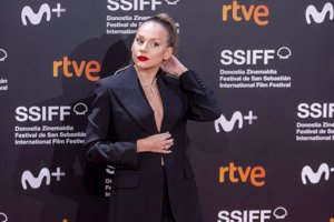 Ester Expósito, más sensual y elegante que nunca en el Festival de cine de San Sebastián
