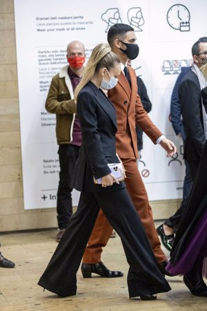 Ester Expósito y Alejandro Speitzer presumen de su amor, por primera vez, en público