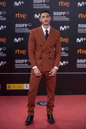 Ester Expósito y Alejandro Speitzer presumen de su amor, por primera vez, en público