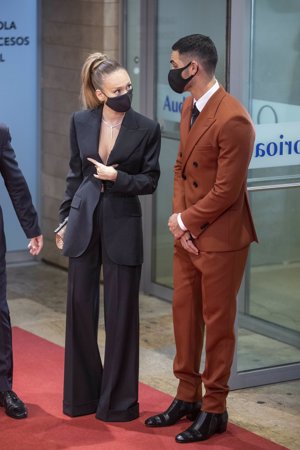 Ester Expósito y Alejandro Speitzer presumen de su amor, por primera vez, en público