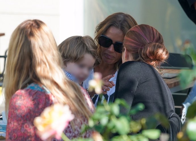Marta López, con Makoke y Anita Matamoros