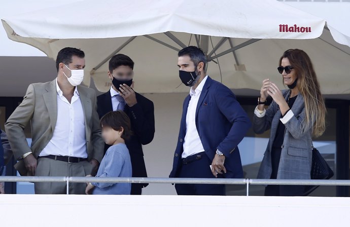 La familia de Lorenzo Sanz, en un emocionante homenaje