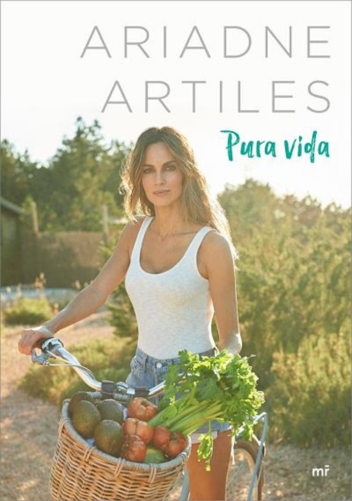 "Pura vida", primer libro de Ariadne Artiles