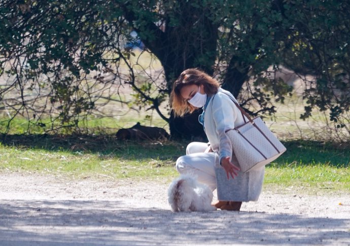 Chenoa, muy pendiente de su mascota