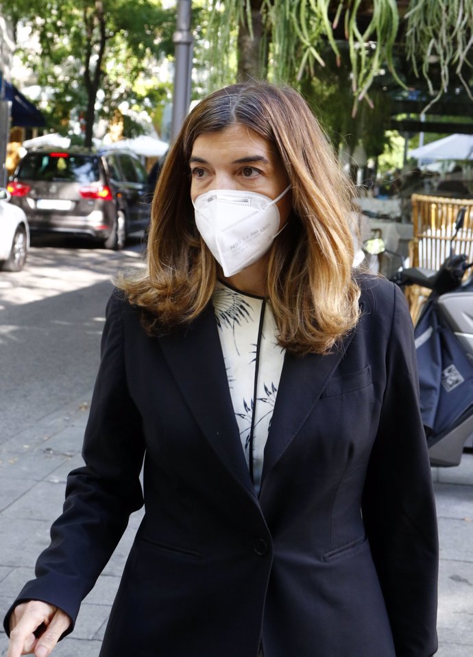 Xandra Falcó, muy seria