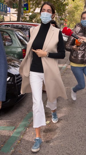 La Duquesa de Huescar, con un look informal a la par que elegante