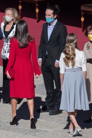 La monarca ha optado por la austeridad y por primera vez no ha estrenado conjunto en el Desfile de las Fuerzas Armadas