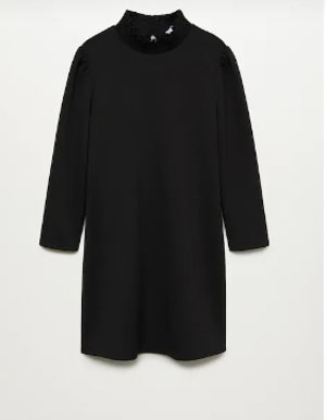 Abrigo negro con cuello elástico de Mango 19.99 euros