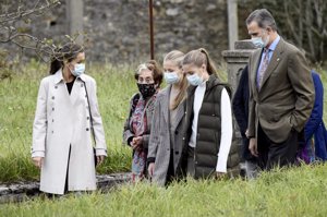 Tras los Premios Princesa de Asturias, la Familia Real se deja ver, unida, en Somao