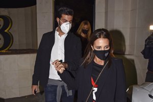 La asturiana y el exfutbolista han celebrado con amigos que esperan un niño al que llamarán Miguel, como su famoso papá