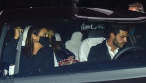 La asturiana y el exfutbolista han celebrado con amigos que esperan un niño al que llamarán Miguel, como su famoso papá