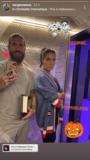 Sergio Ramos muestra, por descuido, la funda de su teléfono móvil y ¡nos encanta!