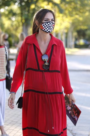 La argentina ha reciclado este cómodo vestido premamá rojo