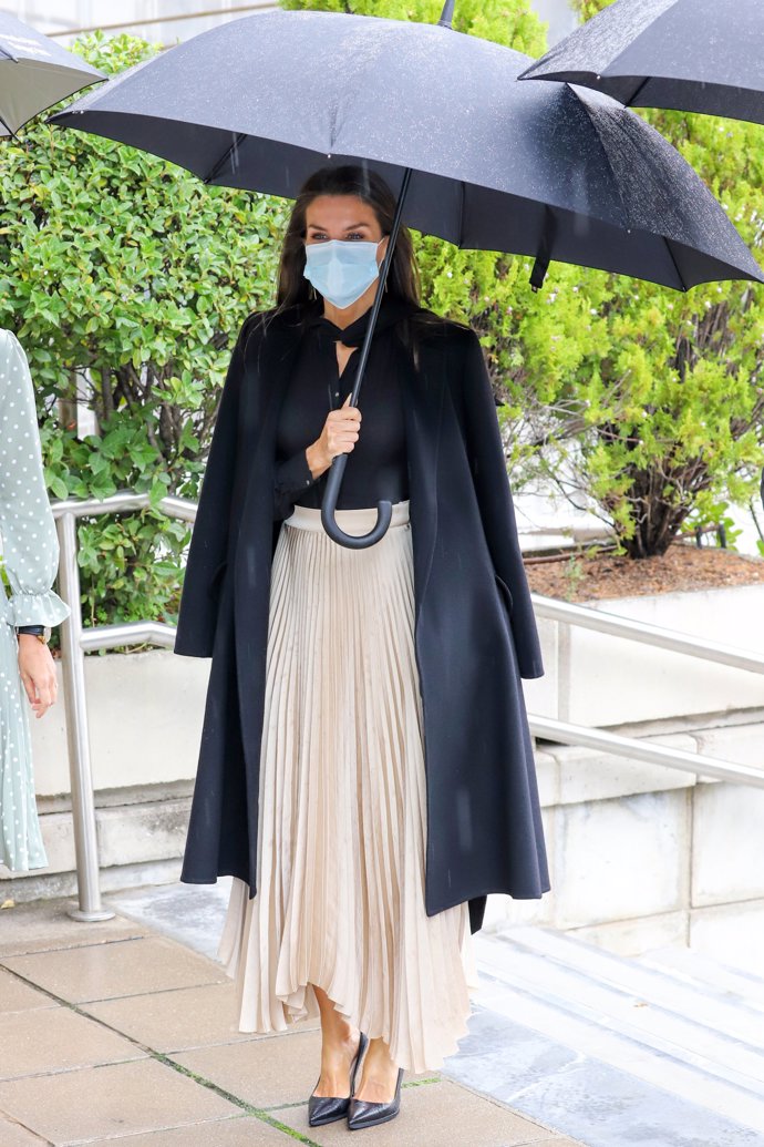 La Reina, con un look infalible