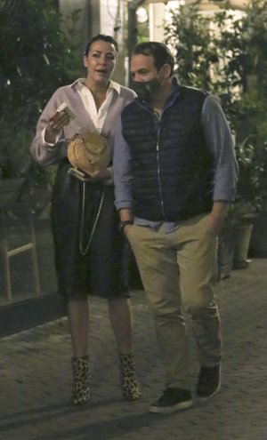 Inés Sainz disfrutó de una cena con un amigo en un conocido restaurante de la capital