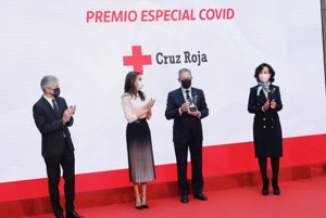 La Reina Letizia ha enamorado con su falda degradada