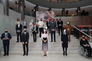 La Reina Letizia ha enamorado con su falda degradada