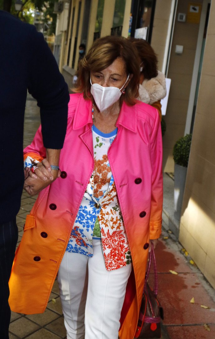 Teresa Campos, con su asistente Gustavo