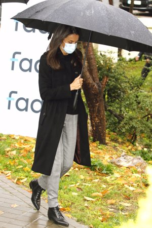 La monarca, con unos cómodos botines planos