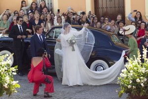 La modelo, espectacular vestida de novia