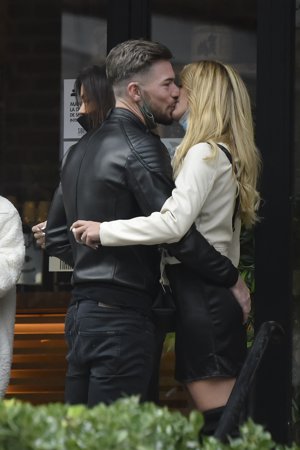 Mayka y Tony Spina ya no ocultan su pasión