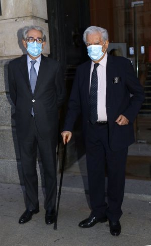 Mario Vargas Llosa sí contó con la presencia de su hija Morgana y de su nieta