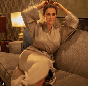 Vicky, ideal con un kimono para estar en casa