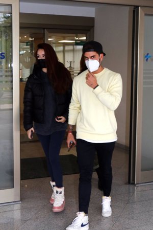 Adara Molinero acude a una revisión médica acompañada de su gran amor, Rodrigo Fuertes
