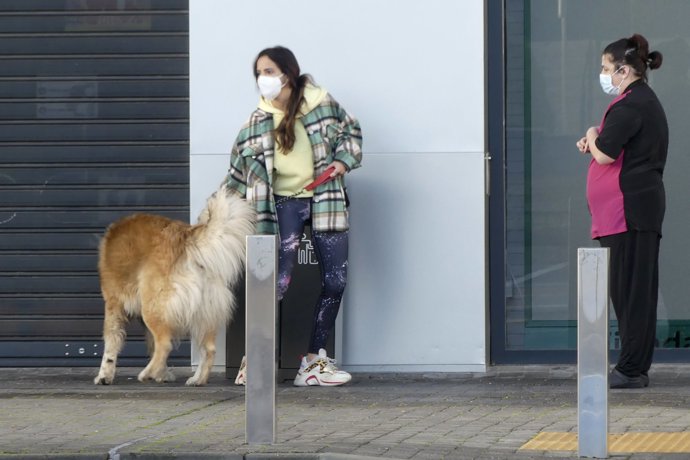 Gloria Camila con su perro