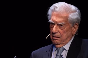 Mario Vargas Llosa e Isabel Preysler, a juego en la entrega del Premio Festival Eñe 2020