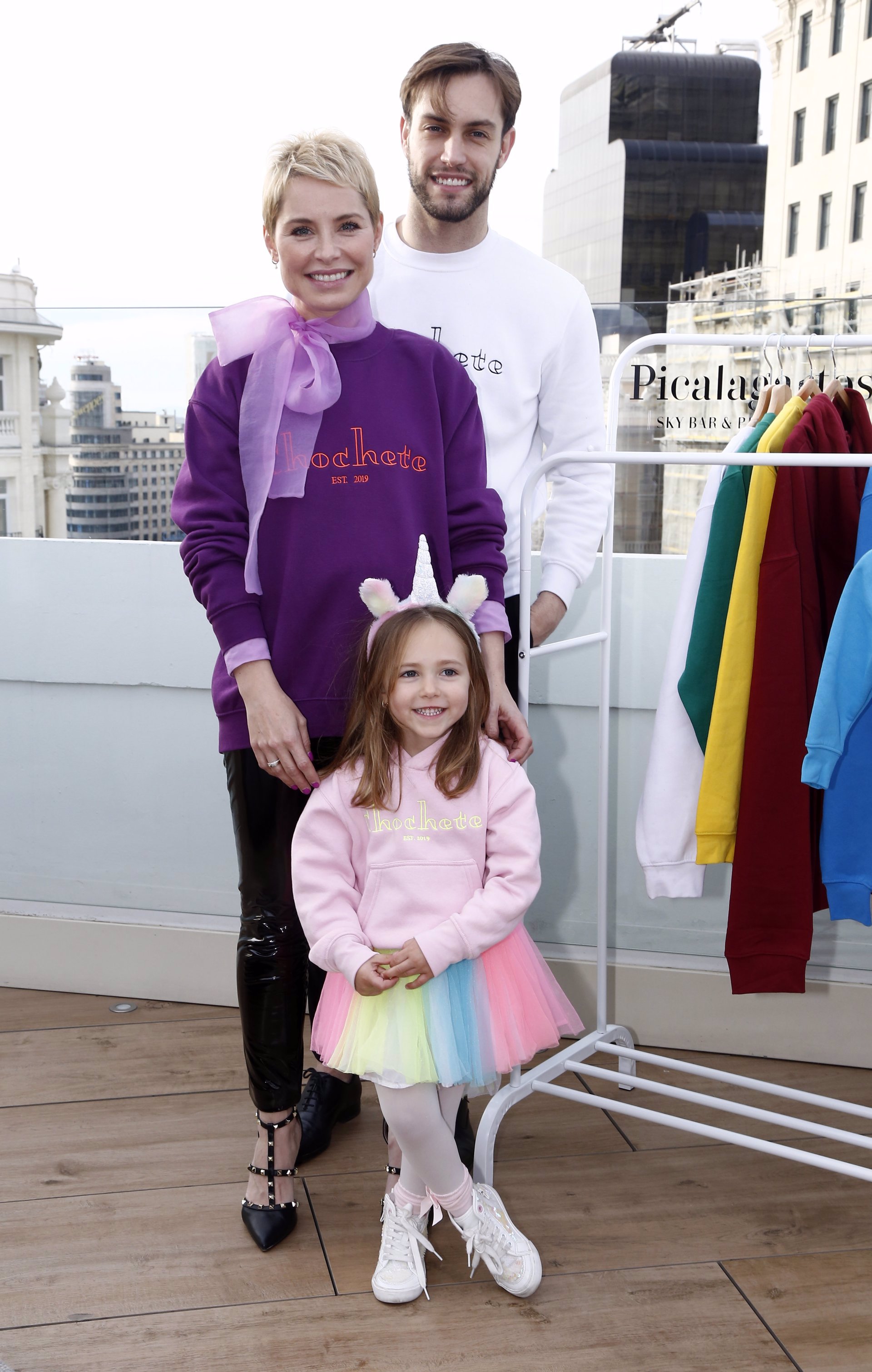 Soraya y Miguel Ángel posan con su hija Manuela