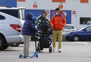 La pareja dio la bienvenida a su hijo Hugo el pasado 29 de octubre