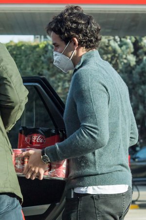 El novio de Tamara Falcó se encargó de llevar las bebidas al coche