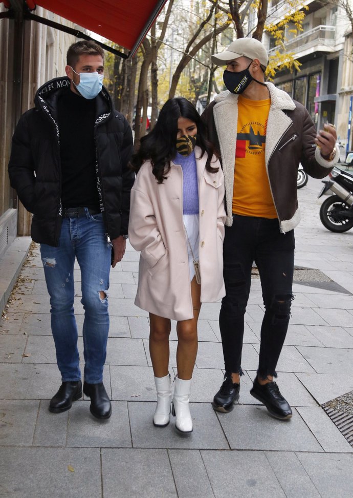 Isa, Asraf y Tom Brusse