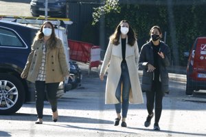 La Marquesa de Griñón visitó la promotora con amigas