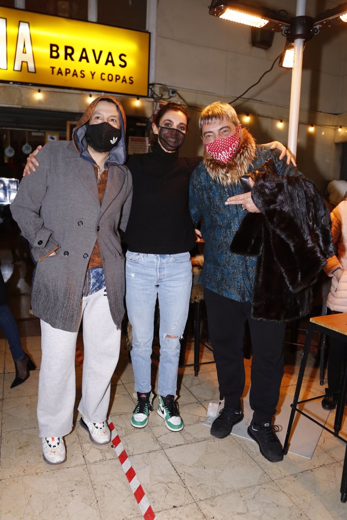 Blanca Romero posa con Rafael Amargo y Antonio Canales