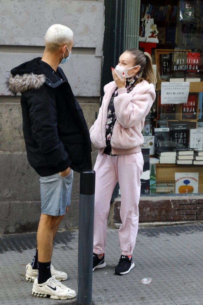 Ester Expósito y Alejandro Speitzer