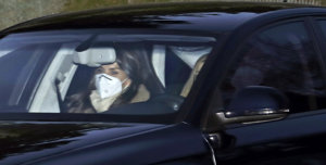 La Reina Letizia, orgullosa, sale de casa de su padre, Jesús Ortiz, tras su típica visita en el día de Reyes