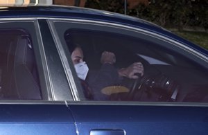 La Reina Letizia, orgullosa, sale de casa de su padre, Jesús Ortiz, tras su típica visita en el día de Reyes