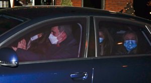 La Reina Letizia, orgullosa, sale de casa de su padre, Jesús Ortiz, tras su típica visita en el día de Reyes