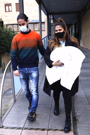 Primeras fotografías de Sara Sálamo e Isco Alarcón con su segundo hijo recién nacido, Piero