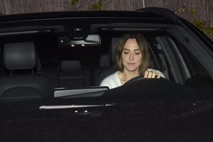 Tamara Falcó se vuelve a saltar las restricciones de movilidad y sale de casa de su novio sin mascarilla