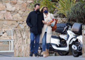 Matias Prats y Ruth Izcue , romántico paseo para dos