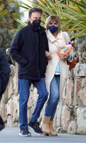 El presentador y su novia compraron productos de limpieza en una tienda cercana a su domicilio