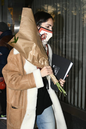 Eugenia Silva , con flores en su 45 cumpleaños