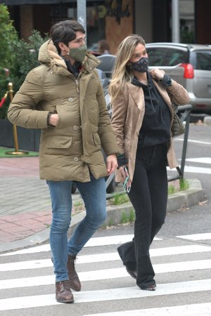 María y Pablo están centrados en el cuidado de su bebé, de un mes de edad