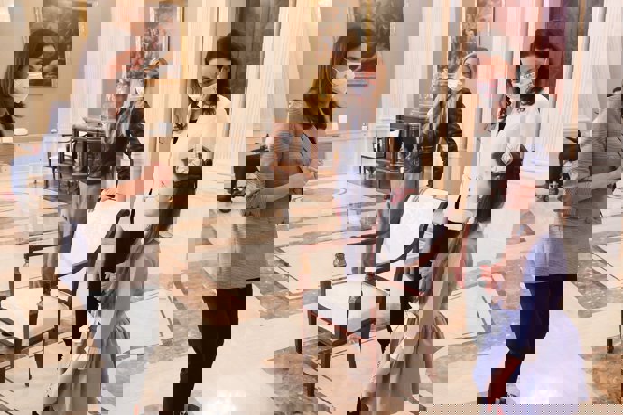 La Reina, muy cómplice con una niña