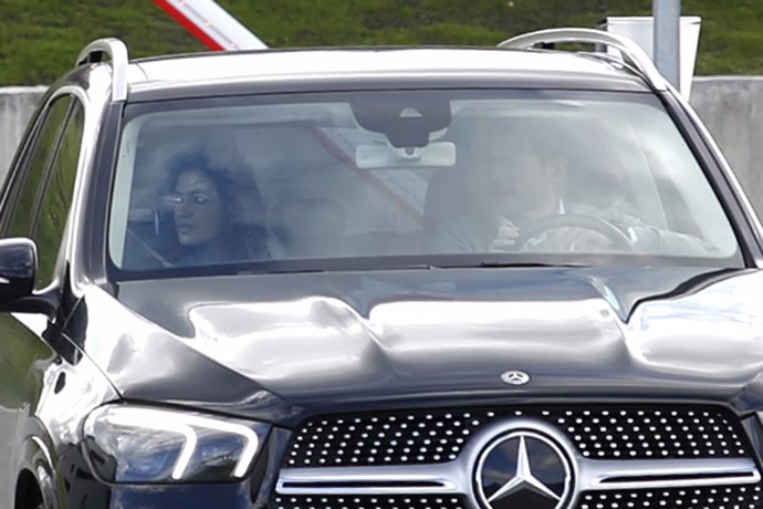 Sara e Iker abandonan el hospital